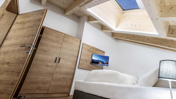 Doppelzimmer mit Dachfenster - Bauernhaus Martinus - Sölden