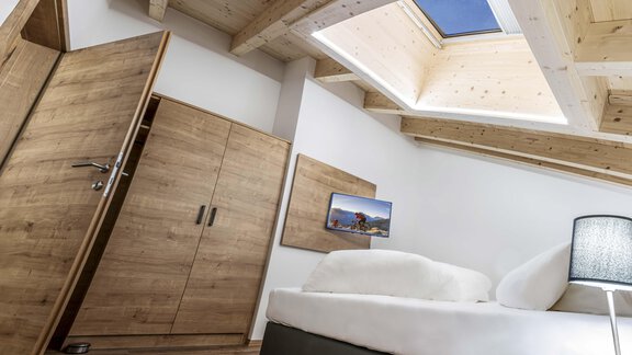 Doppelzimmer mit Dachfenster - Bauernhaus Martinus - Sölden