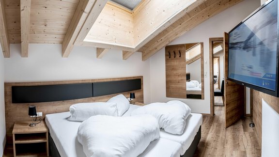 Doppelzimmer mit Dachfenster - Bauernhaus Martinus - Sölden