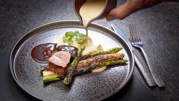 regionale Küche genießen - Chalet Resort Sölden - Sölden