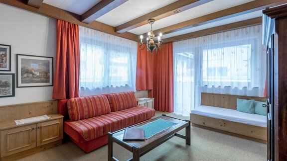 living room apartment 2 - Ferienappartements Linserhof - Sölden