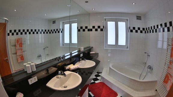 Badezimmer 1. OG - Ferienhaus Moidl - Sölden