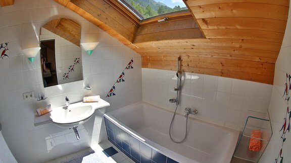 Badezimmer Dachgeschoß - Ferienhaus Moidl - Sölden