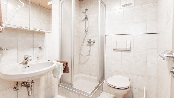 Badezimmer - Gästeheim Schmiedhof - Sölden