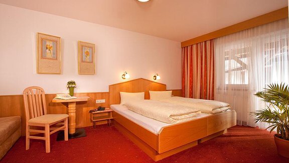 zimmer01 - Hotel Garni Ehrenreich - Sölden