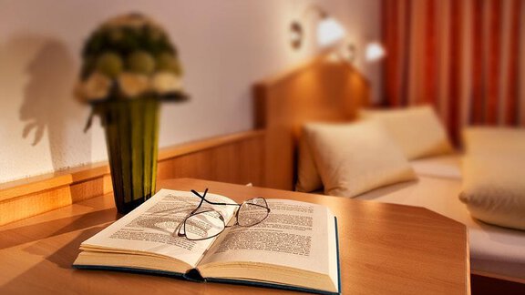 buch-tilt-shift - Hotel Garni Ehrenreich - Sölden