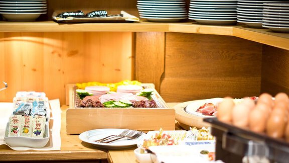 Frühstück - Hotel Garni Hainbacherhof - Sölden
