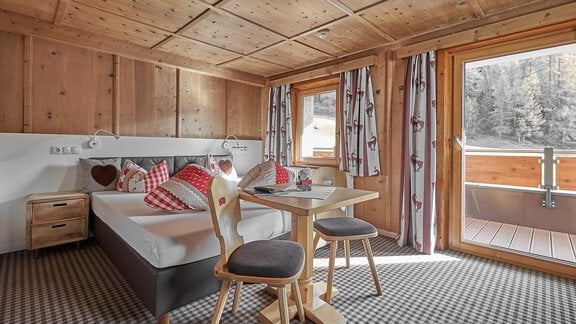 DZ mit Zustellbett - Hotel Garni Schönblick Apart - Sölden