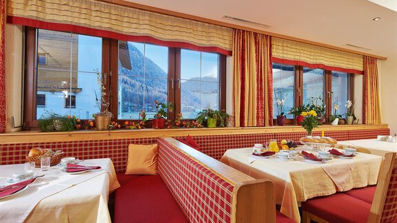 Frühstücksraum - Pension Alpenruhe - Sölden