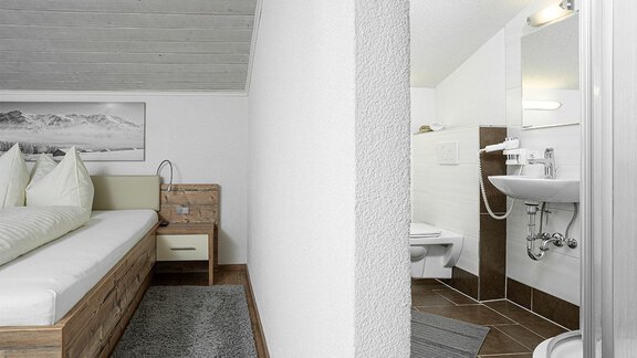 Doppelzimmer Standard - Pension Berggeist - Sölden