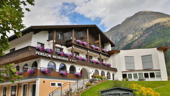 Ansicht Sommer - Pension Garni Neururer - Sölden | © Dietmar Neururer