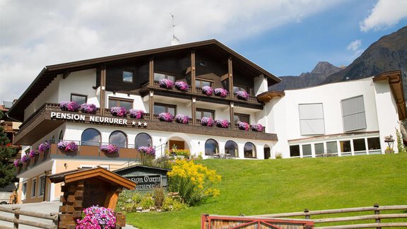 Ansicht Sommer  - Pension Garni Neururer - Sölden | © Dietmar Neururer