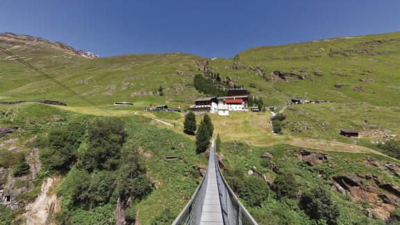 Hängebrücke mit Rofen - Gasthof Geierwallihof - Vent | © Ötztal Tourismus-Anton Brey