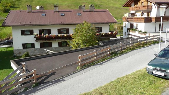Einfahrt Haus Eberhard - Vent