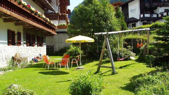 Garten mit Kinderschaukel - Haus Eberhard - Vent