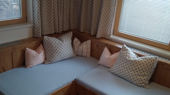 Handarbeit in Zirbe - Michls Hoamat Appartement - Sölden
