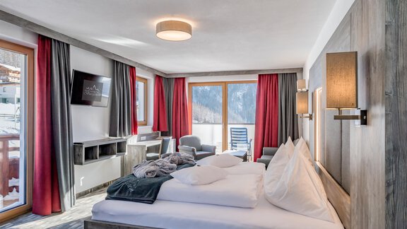 Doppelzimmer Deluxe - Hotel Burgstein alpin & lifestyle - Längenfeld
