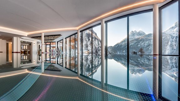 Indoor Infinity Pool - Hotel Burgstein alpin & lifestyle - Längenfeld