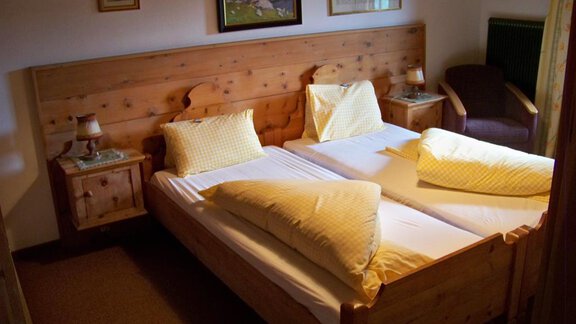 Schlafzimmer App 1 - Gästehaus Bichl - Niederthai