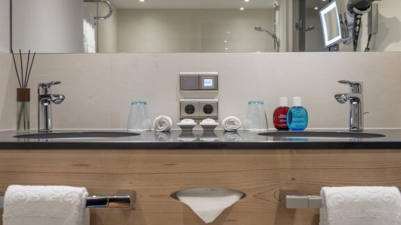 Badezimmer Doppelzimmer Festkogl - Alpen-Wellness Resort Hochfirst - Obergurgl 