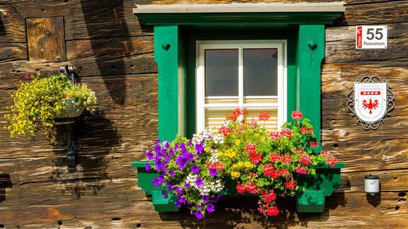 Fensterschmuck - Altes Holzhaus - Sölden