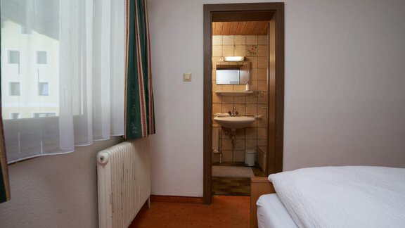 Doppelzimmer mit Dusche/WC - Arno`s Hoamat - Sölden
