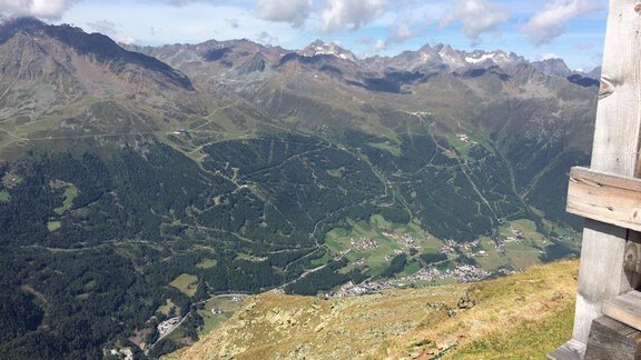 Sicht zu uns vom Brunnenkogel - Gästehaus Martin - Sölden