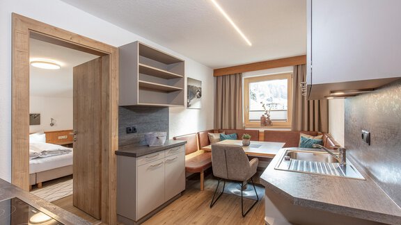Küche mit Sitzecke - Gustl's Ferienhäusl - Sölden