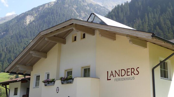Haus Landers im Sommer - Sölden