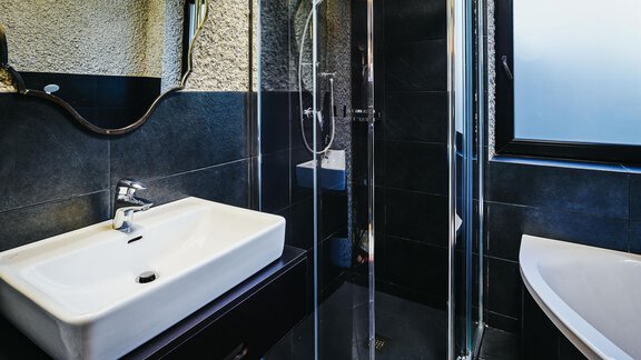1 of 3 bathrooms - Top1 - HEART - Manufaktur Appartements - Sölden