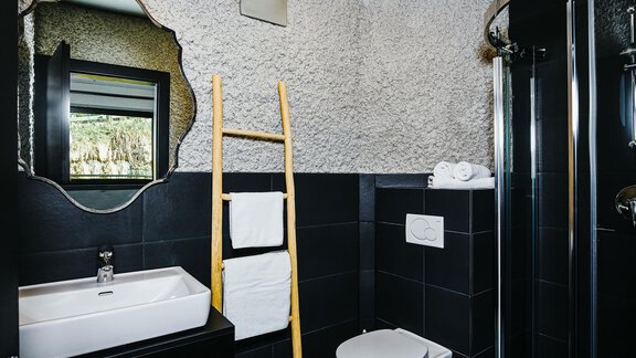 1 of 3 bathrooms - Top2 - HEART - Manufaktur Appartements - Sölden