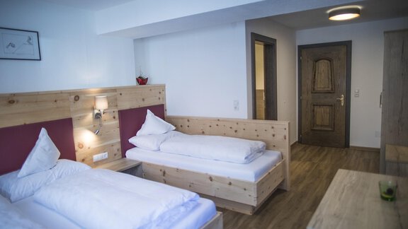 dreibettzimmer_hotelamhof (3) - Hotel Am Hof - Sölden