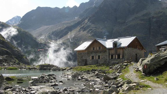 Winnebachseehütte mit See und Wasserfall - Gästehaus Elisabeth - Gries