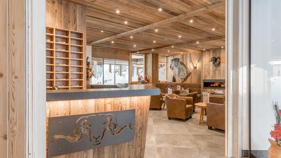 Rezeption - Hotel Burgstein alpin & lifestyle - Längenfeld