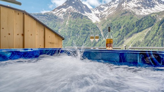 Neuer Panorama Whirlpool - Hotel Burgstein alpin & lifestyle - Längenfeld