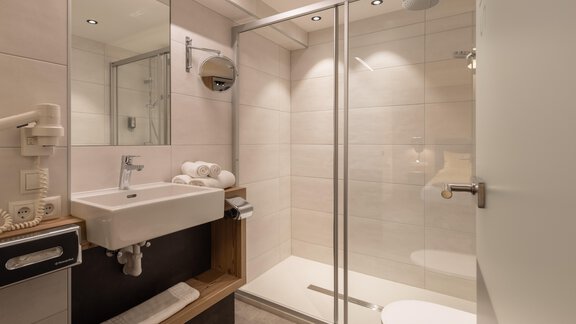 bathroom junior suite Schwarzkogel - "stefan" Hotel - Sölden