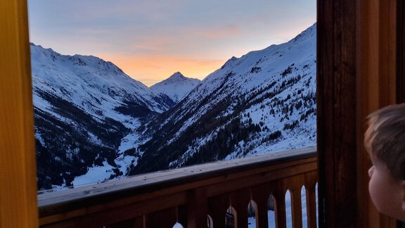 Kinderaugen entdecken die Ötztaler Alpen - Almhütte Chrisanten Thaya Sölden - Sölden