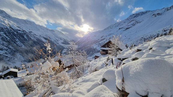 tiefverschneite Winterlandschaft - Almhütte Chrisanten Thaya Sölden - Sölden