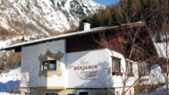 A charming house in the Alps, surrounded by snow and mountains. The facade displays the name "Haus Benjamin" and traditional elements. - Zwieselstein