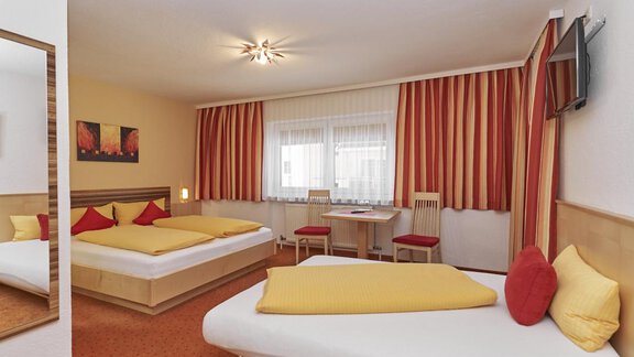 001 Dreibettzimmer - Haus Sonnschein - Zwieselstein