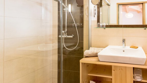 Pension Haus Edmund, Badezimmer 2 Penthouse Schnee - Sölden