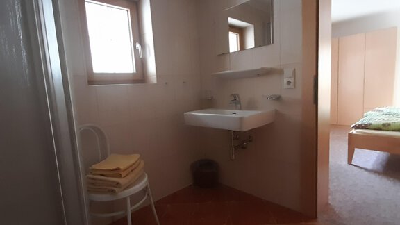 Dusche und WC im Zimmer 1 - Appt. Wildschütz - Sölden