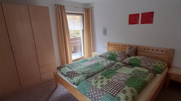 Schlafzimmer 1 mit dusche und WC - Appt. Wildschütz - Sölden