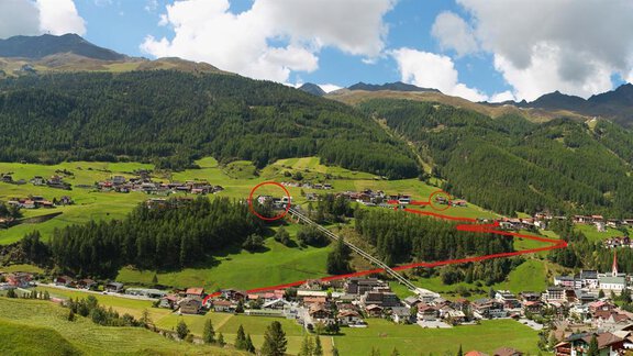 Eine malerische Berglandschaft mit grünen Wiesen und Wäldern. Kleine Dörfer liegen zwischen den Hügeln und Bergen. - Haus Crystal - Sölden