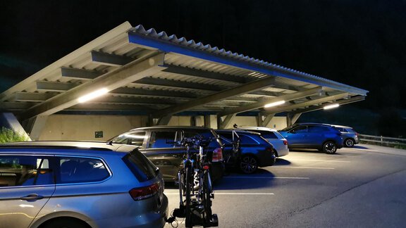 Carport - Nacht - Hotel Garni Schönblick Apart - Sölden