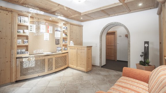 Eingang  Empfang - Garni Ötztal ROOMS & APARTS - Zwieselstein