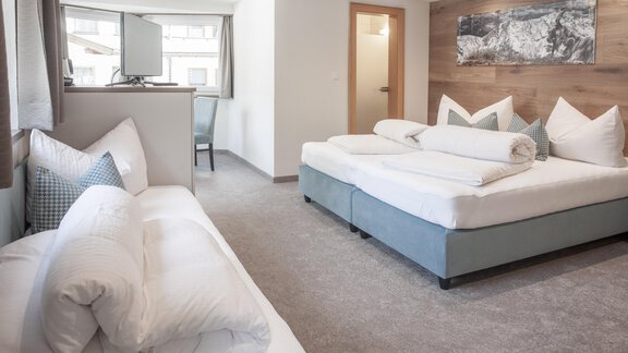 Dreibettzimmer - Garni Ötztal ROOMS & APARTS - Zwieselstein