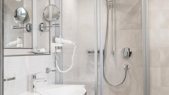 Badezimmer - Garni Ötztal ROOMS & APARTS - Zwieselstein