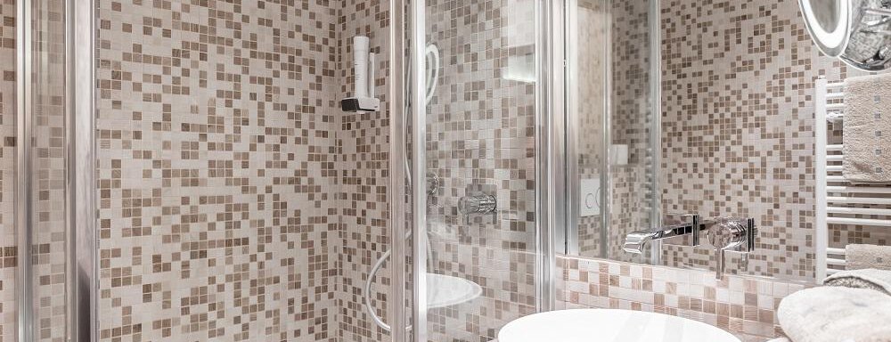 Landhauszimmer Bad - MEIN WURMKOGEL-IHR WOHLFÜHLHOTEL boutique superior - Hochgurgl