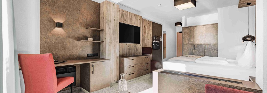 Wohnbereich Doppelzimmer Süd - SKI | GOLF | WELLNESS Hotel Riml ****S - Hochgurgl